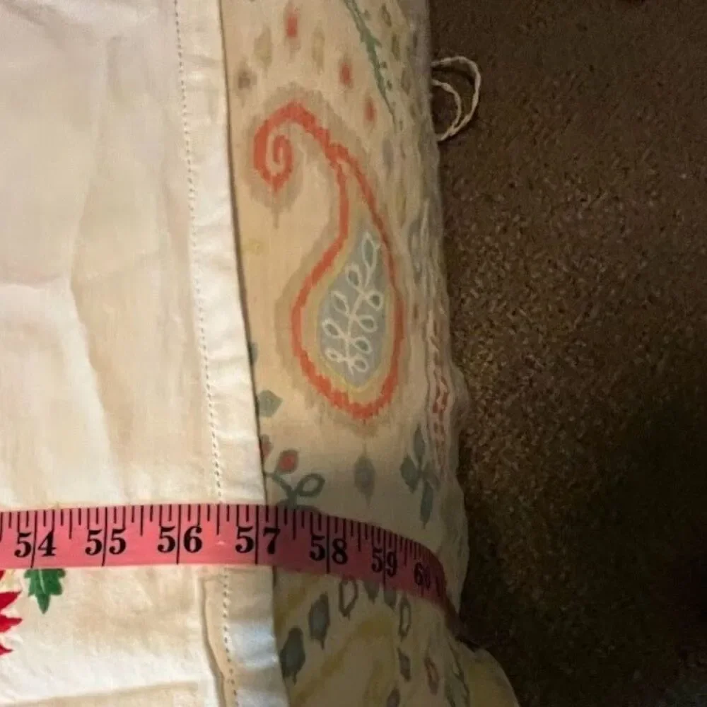 Vintage White Tablecloth 90x57 Hand Embroidered Red Floral Linen Farmhouse - Picture 3 of 5